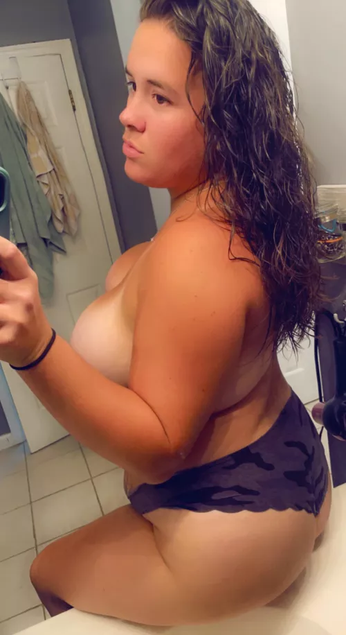 Anyone in the mood for a snack while hubby is away for work this week? 😈😘