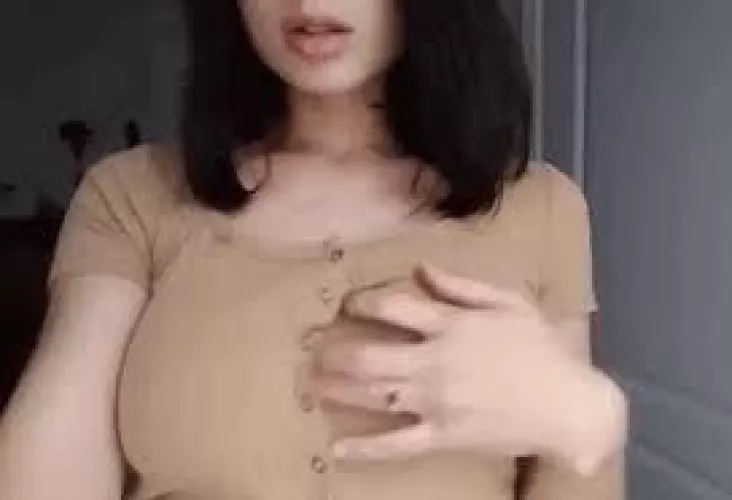 anyone knows her socials or sum?