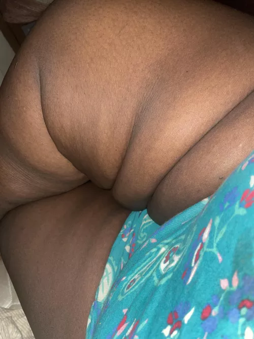 Do you enjoy rolls? Have you ever fucked rolls? I’ve had unspeakable parts of my body fucked and cummed in/on, the “weirdest” one being my chins, and underarms, but anything to make sure my partner is having a wonderful time exploring my body inch 
