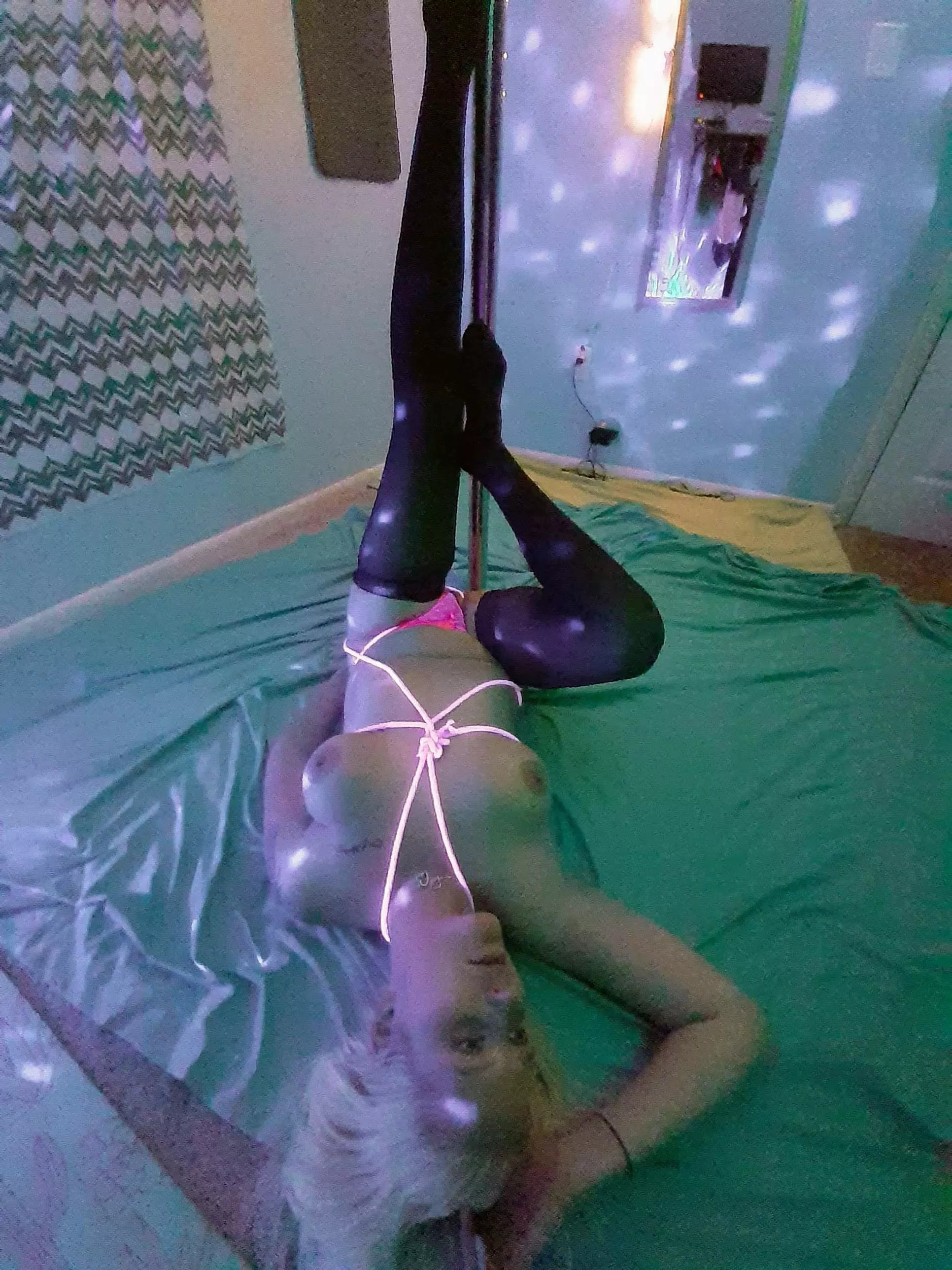 (F28) mommy of 3 with a bit of a wild side