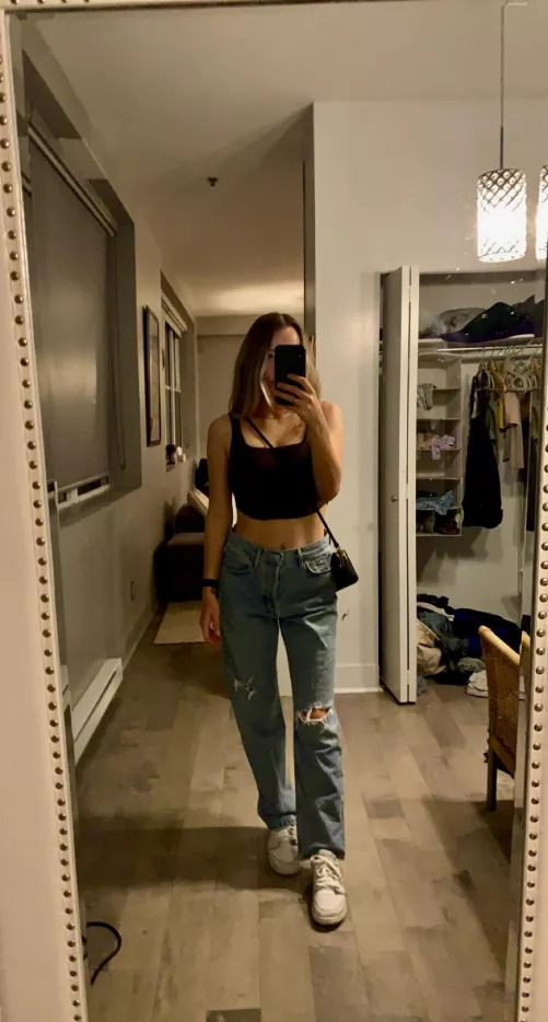 Happy Saturday! I’m loving my out(f)it ☺️