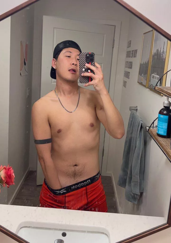 I had a gummy last night but it didn’t do much lol I just need a guy to help me get high for the first time 😏 and we can do whatever you want