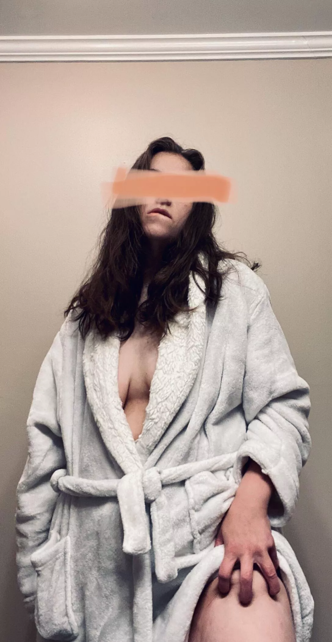 I invited my boss over while my husband works a night shift. I’m ovulating and dripping wet. Time to pay some bills