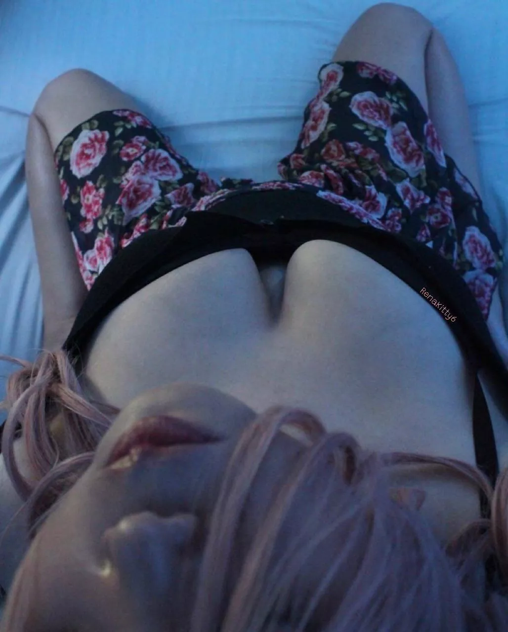 I wanna feel you this close breathing on me 💕