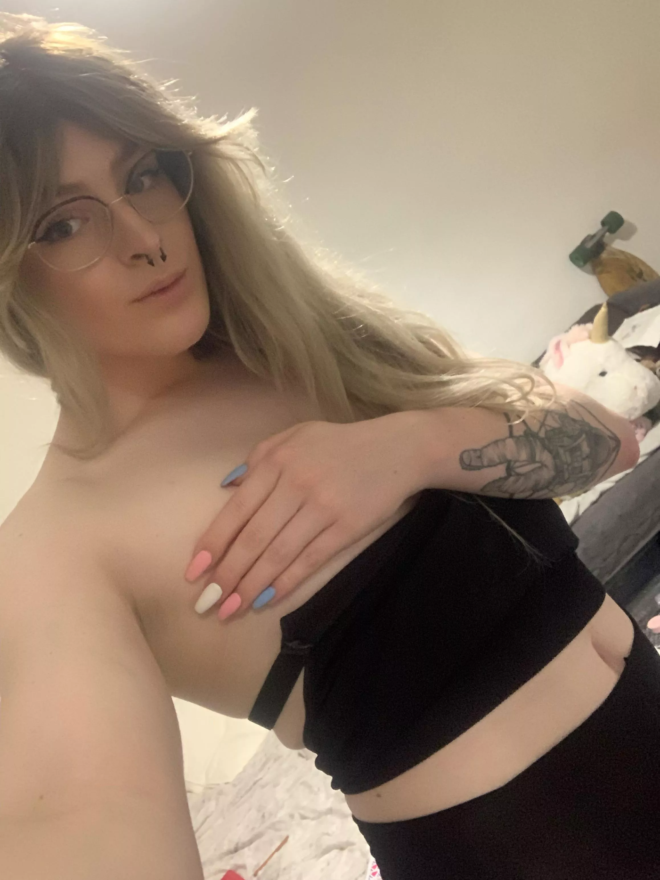 i want to feel pretty, can you tell me i‘m cute 😆