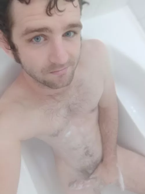 I'm sure two people could fit in the bath if we use our imagination