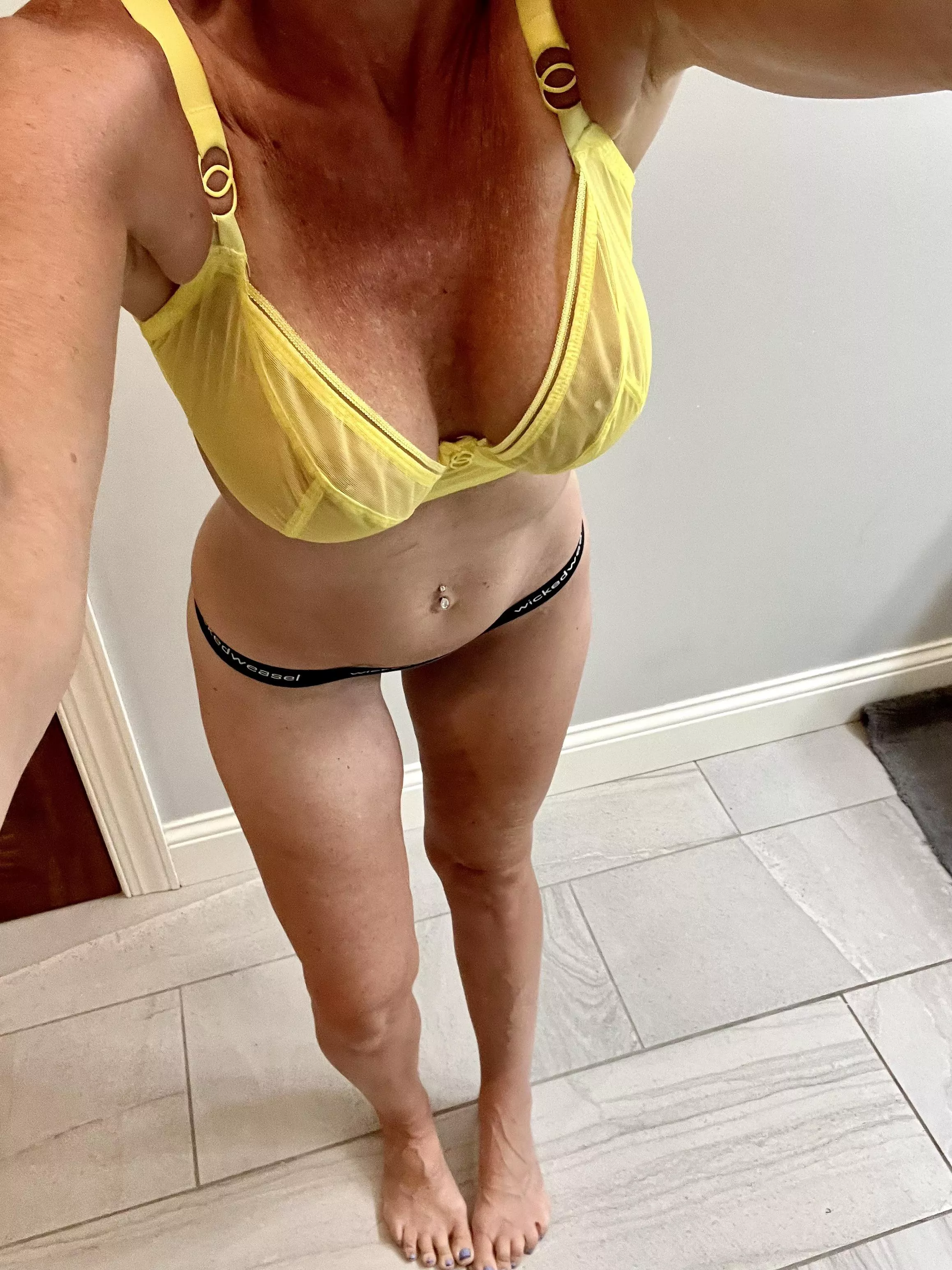 Is yellow a good color on me (f46)?