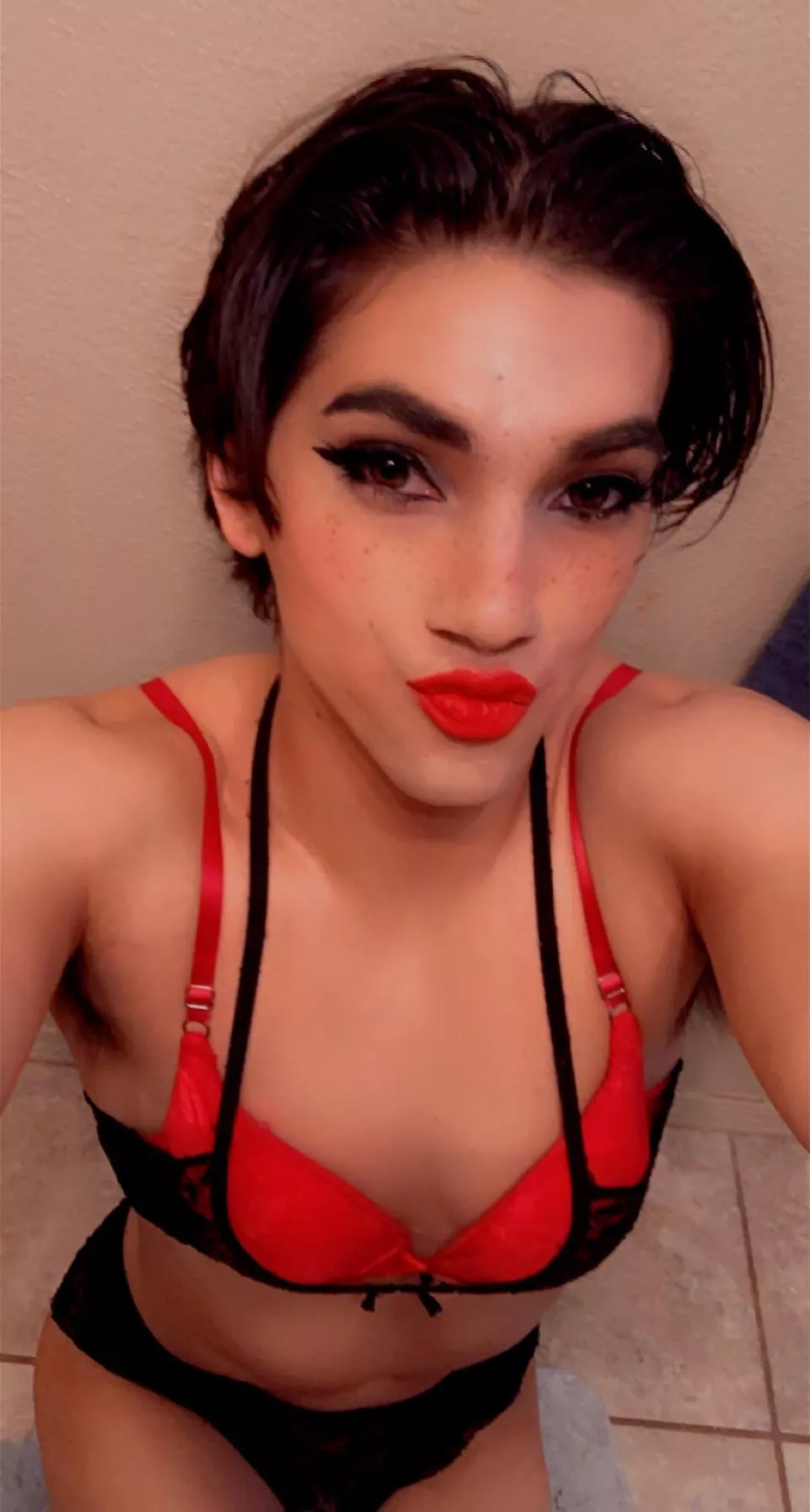 My eyes say fuck me 😏👅