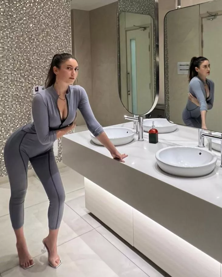 What would your reaction be if you saw me like this on our first date? 💕😌