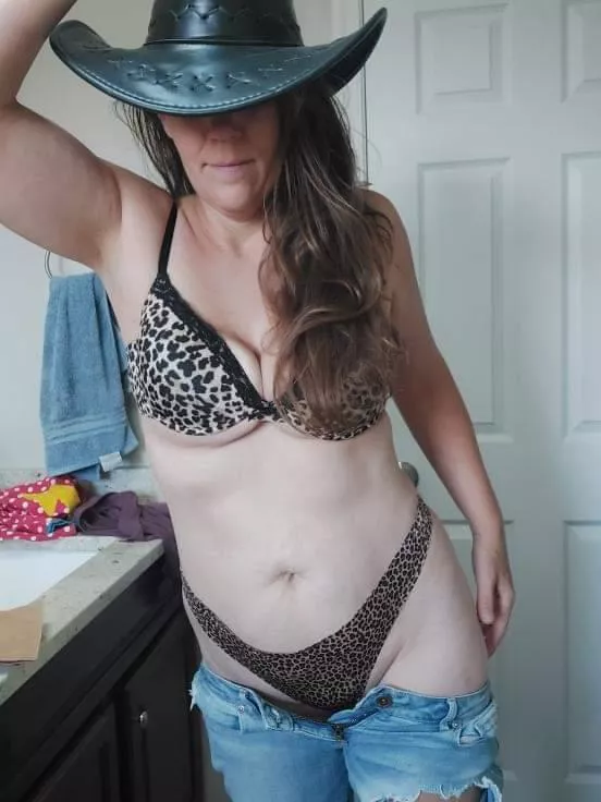45 mom of 5. Is this leopard print a good fit?