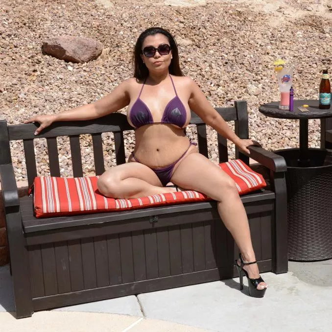 A hot 🥵 day by the pool