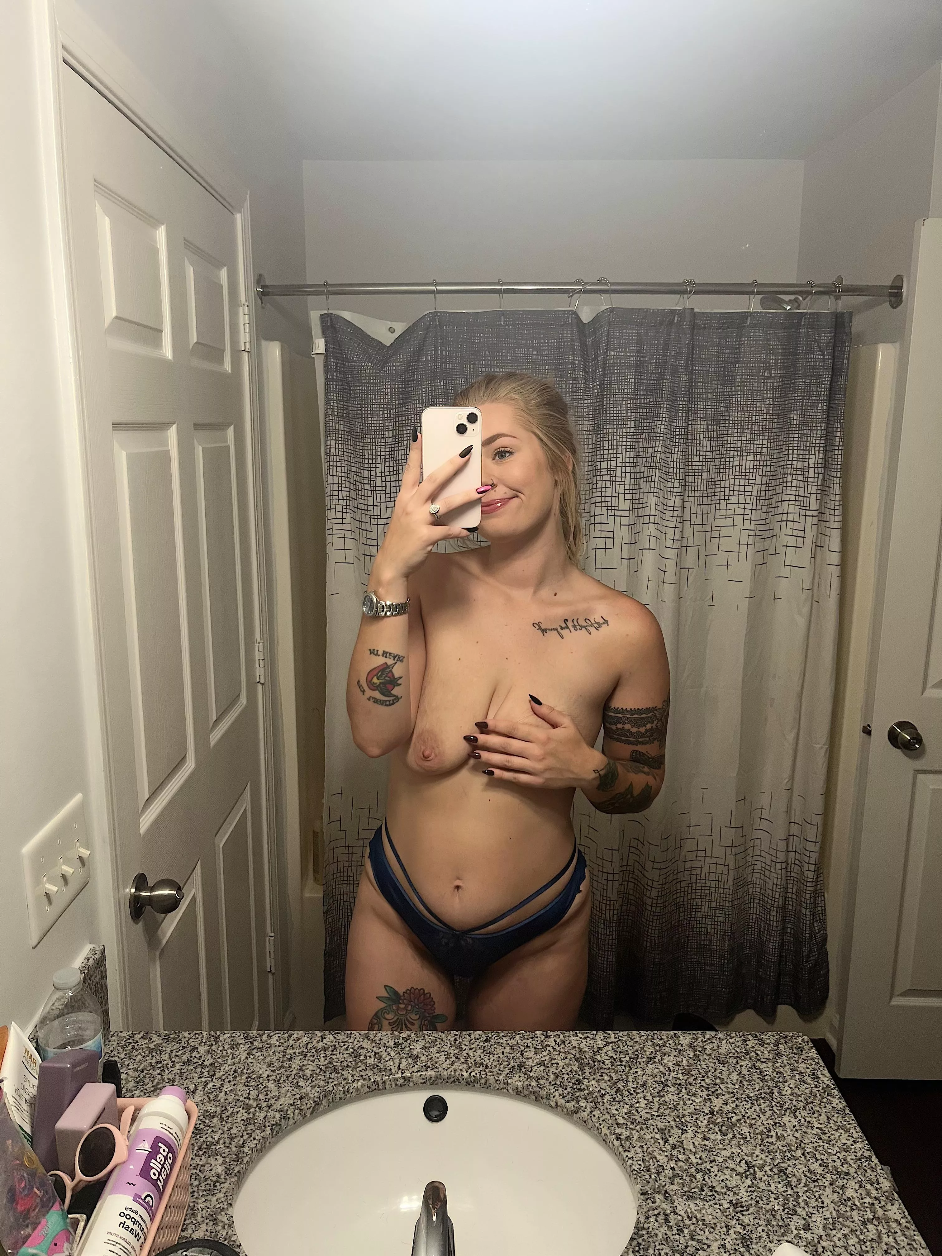 Are blonde moms your type?