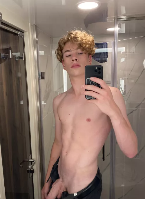 Bathroom selfie 🍆😏