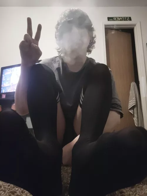 I just wanted to post and say thanks for all the love you guys have given me. the comments on my top post made me so happy😭😭