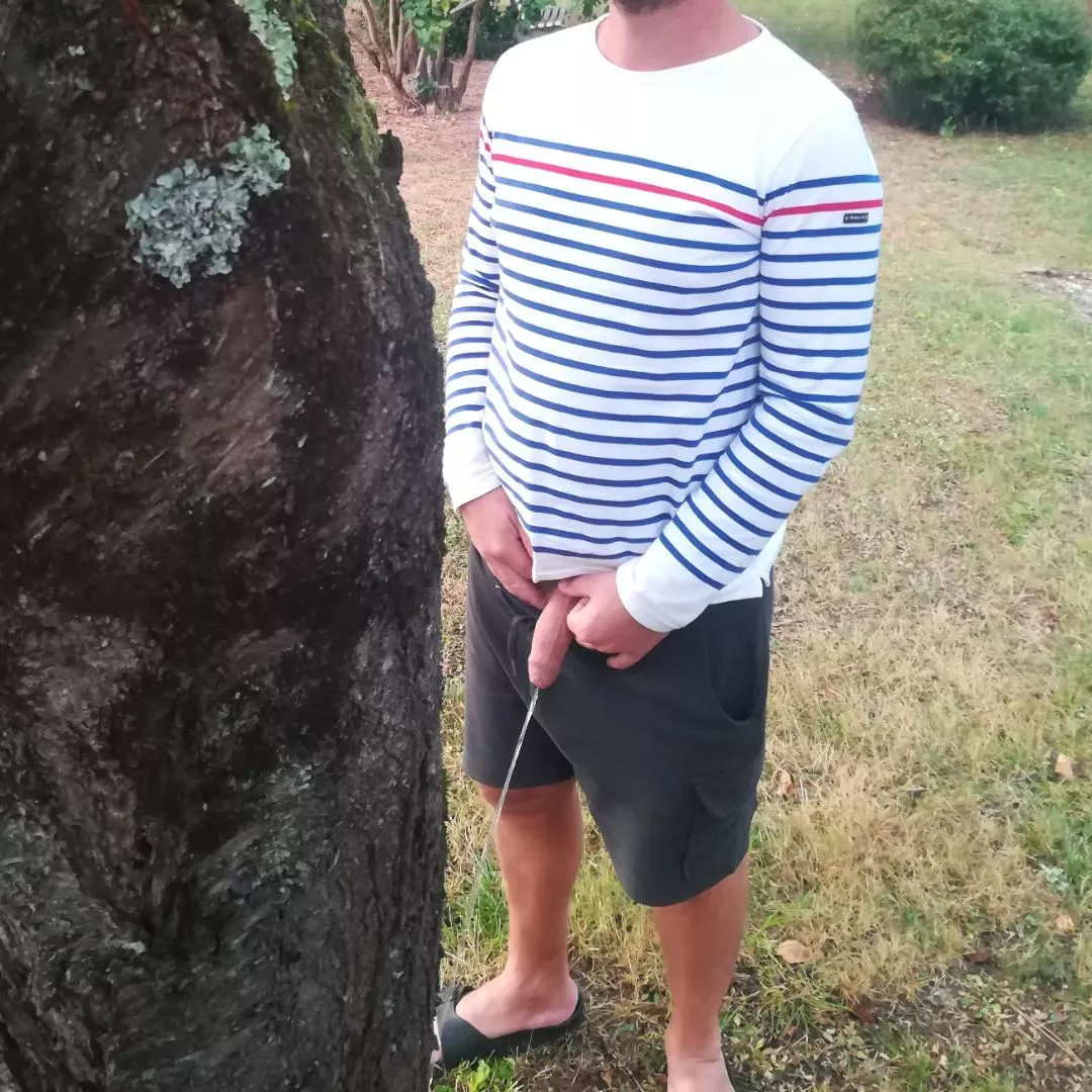 Just me peeing outside 💦🌱