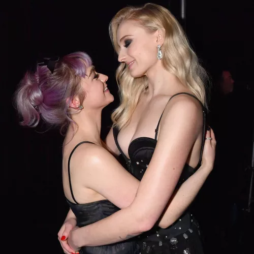 Maisie Williams & Sophie Turner