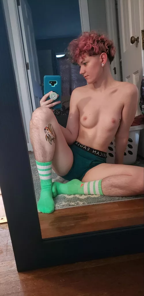 Mondays are hard, but I bet I can make you harder😜 [they/them]