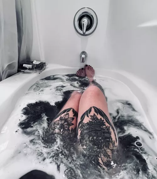 My little feet are all nice and clean and ready for a good licking 👅😋