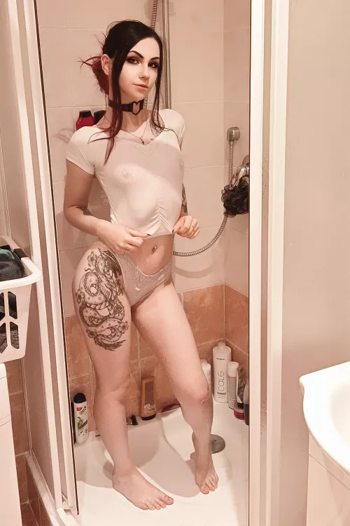 Pierced nipples And cold shower 🖤