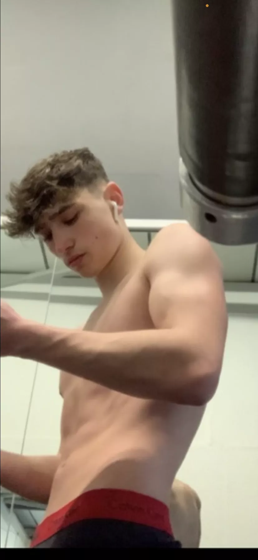 Public gym is the best 😈 18M