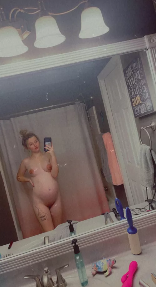 react if you think pregnancy is hot