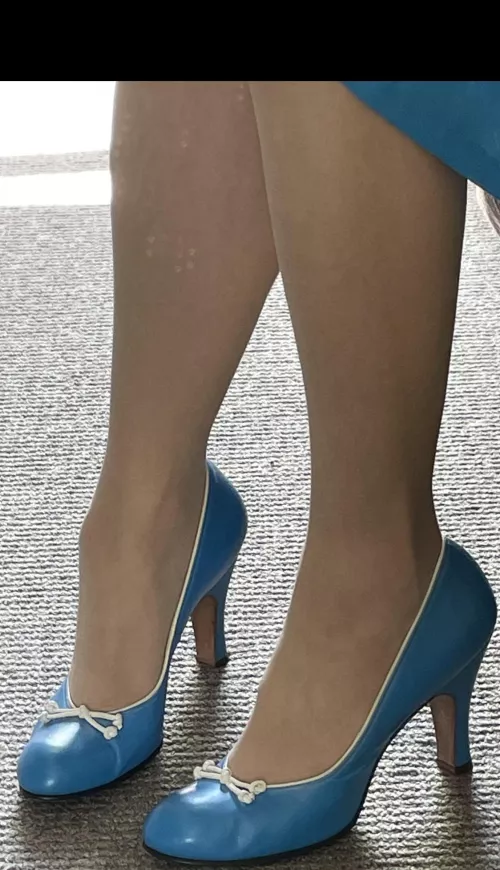 Vintage bright blue, such a rare colour to be still in such good condition. Late 40s or early 50s