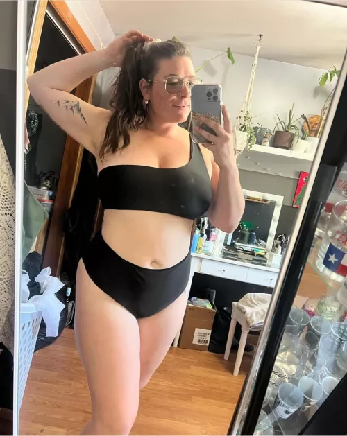 Who's down to shoot some cum to this big titted babe with me? DM me I have lots of pics but no nudes!