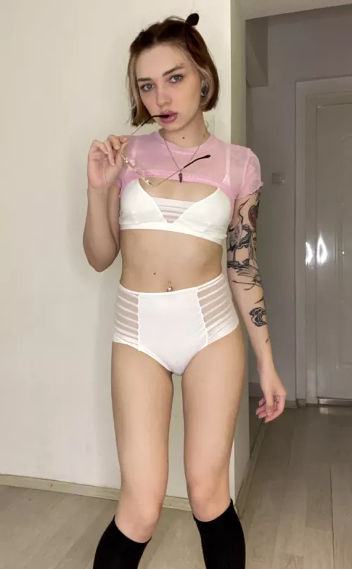 A perfect body for a college girl? 😏💚