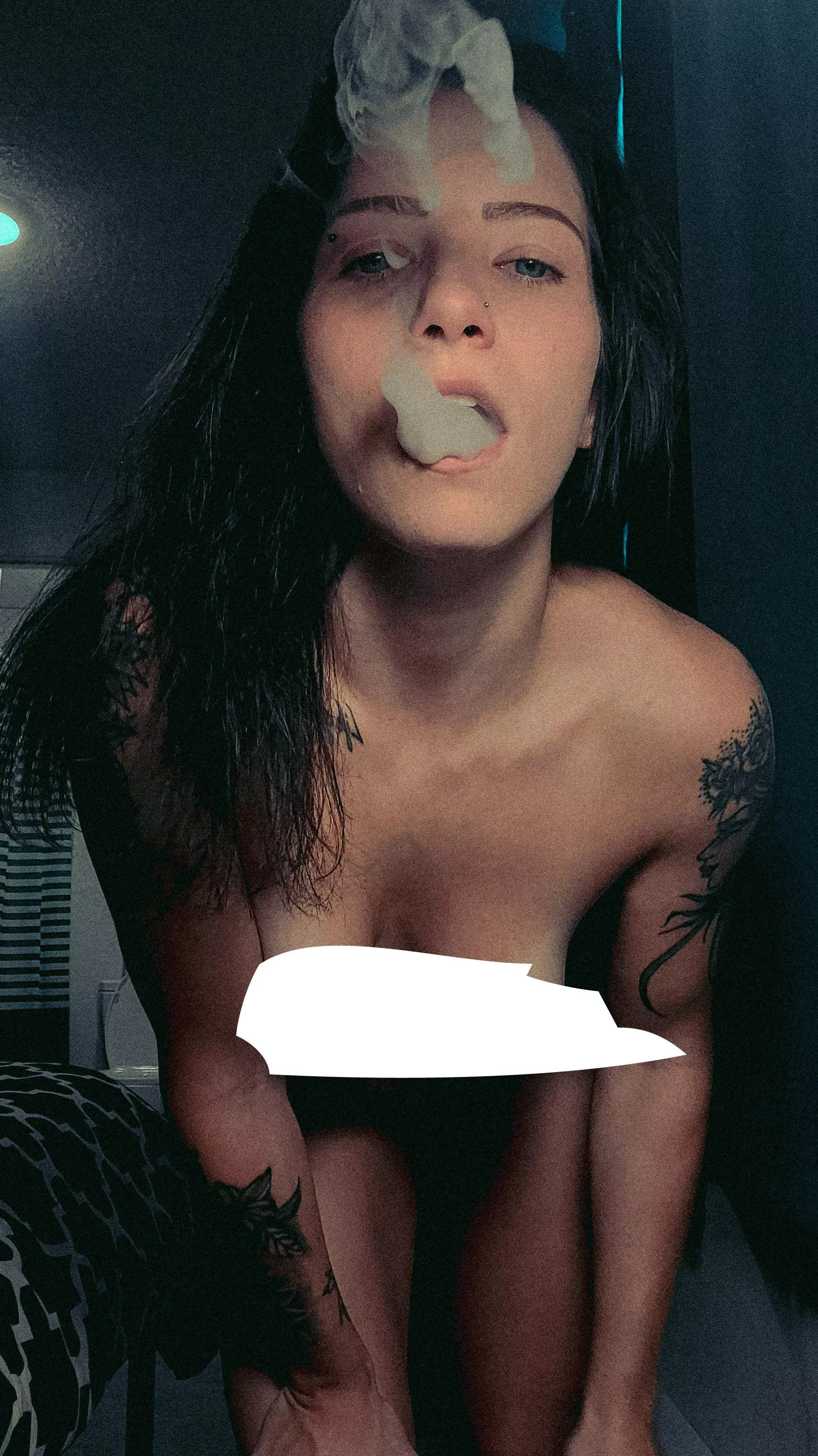 check out my fansly to see me get high naked😍 or send me a dm😉