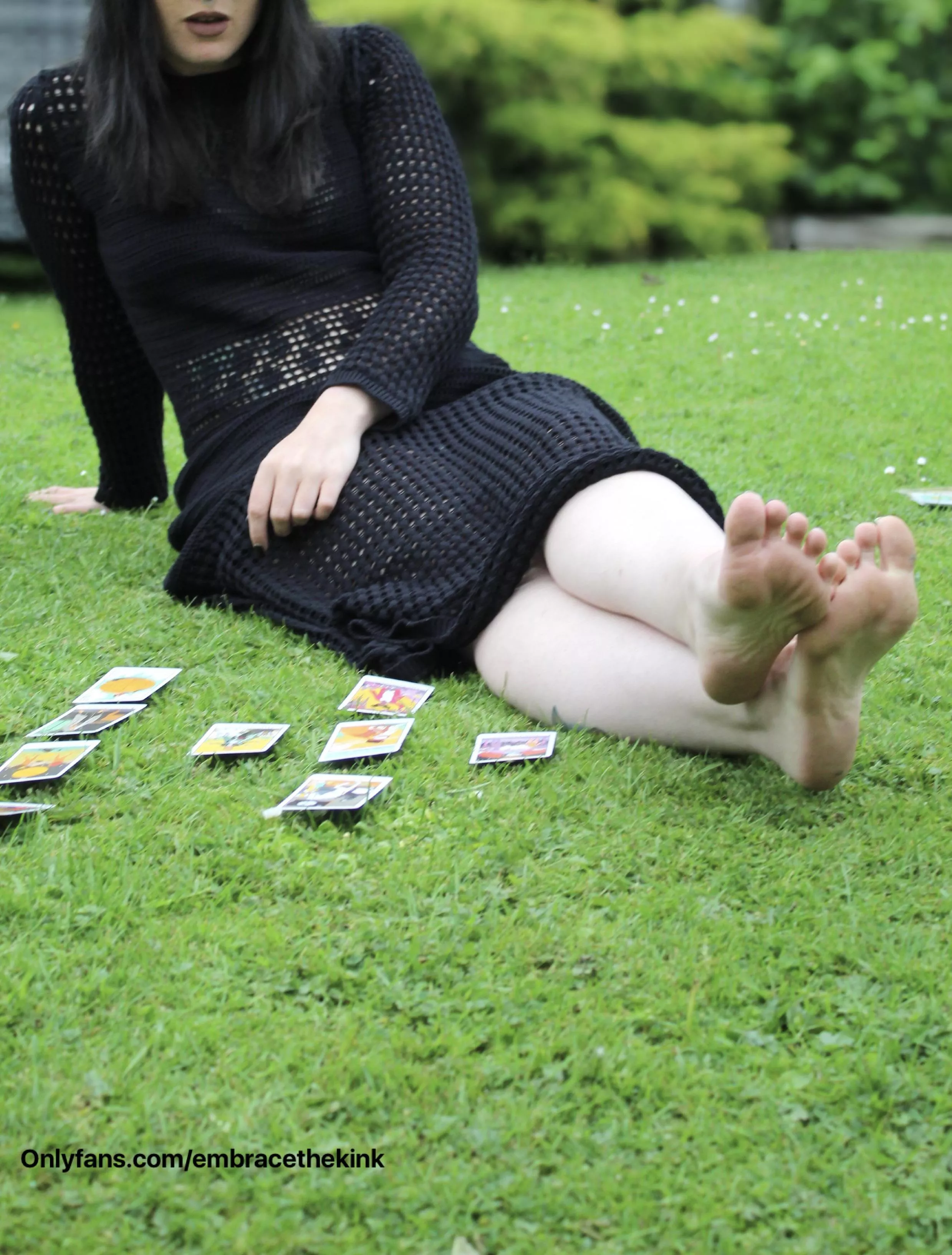 Come lie down on the grass and worship my feet