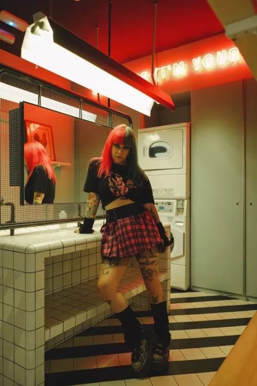 Come to the bathroom, I'm going to suck your 🍆