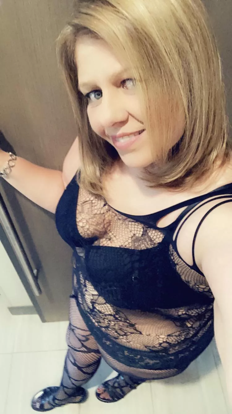 🎉(F) BDay Girl here, about to find out what’s behind the door 🚪 for turning 44! 🥳