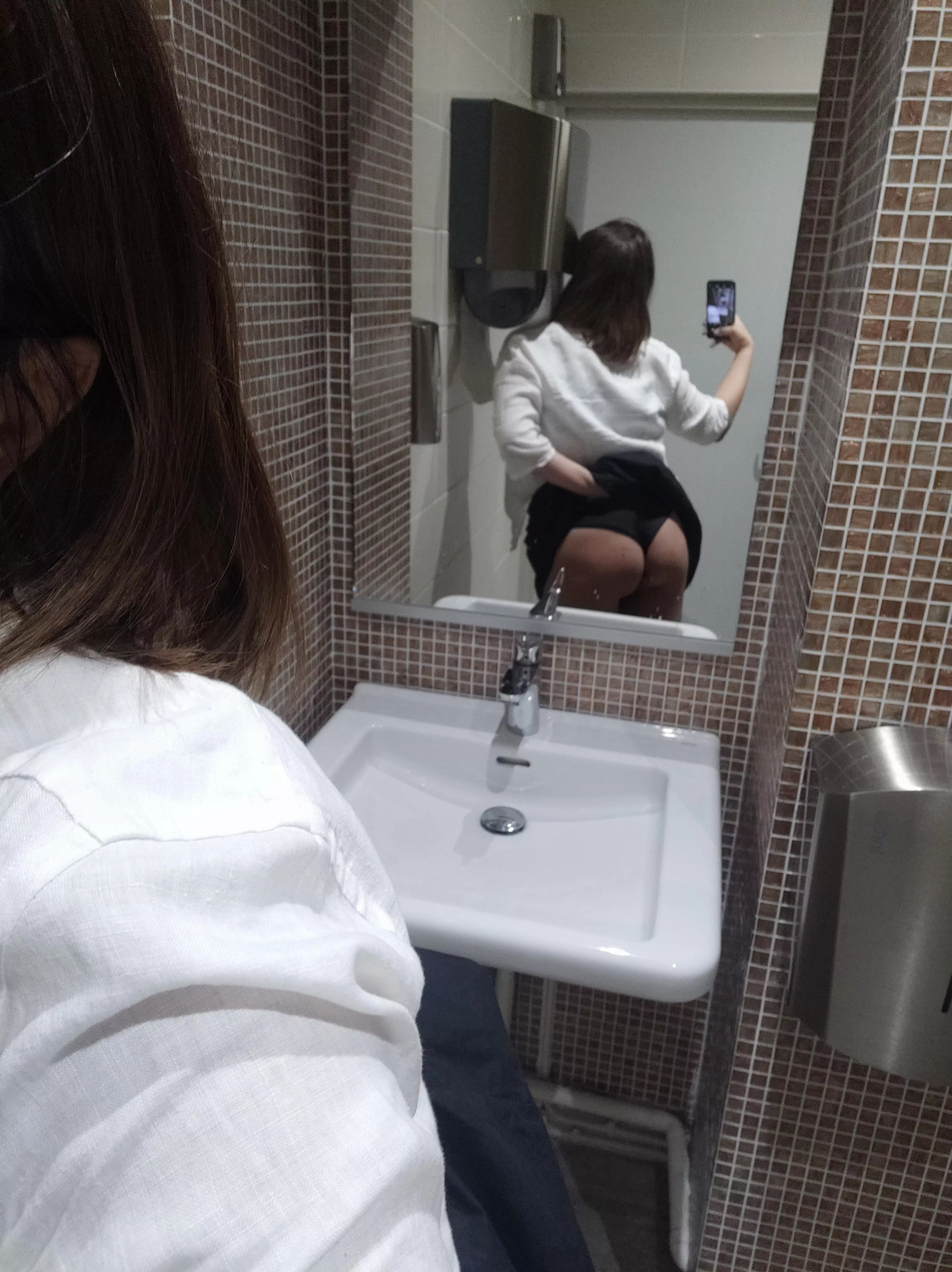 I love dresses. They give such an easy access to what matters.