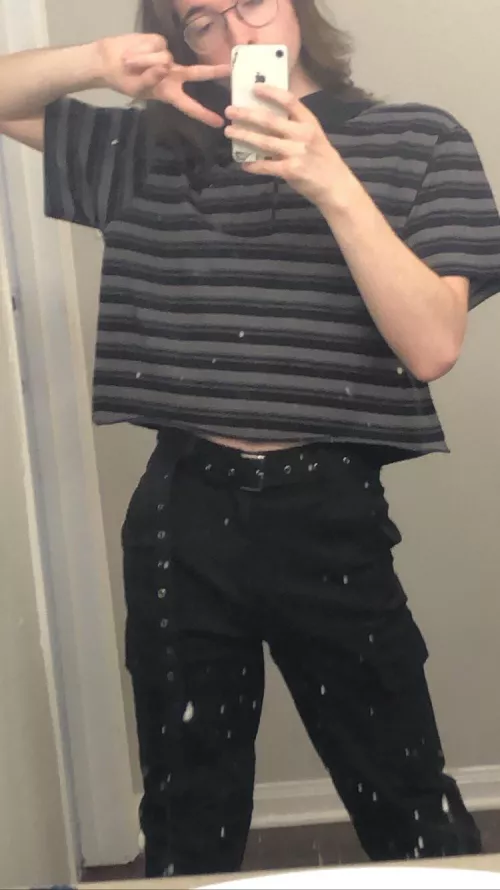 Ignore the dirty mirror😅