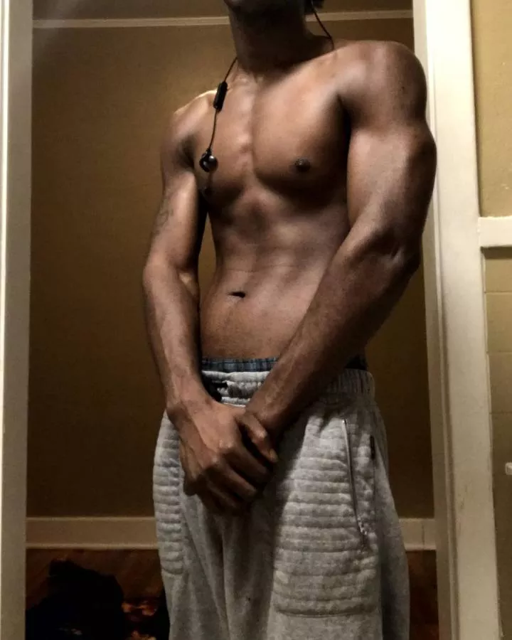 im straight, but I'm a xscort, dm if interested. Must be in ms and have a car.