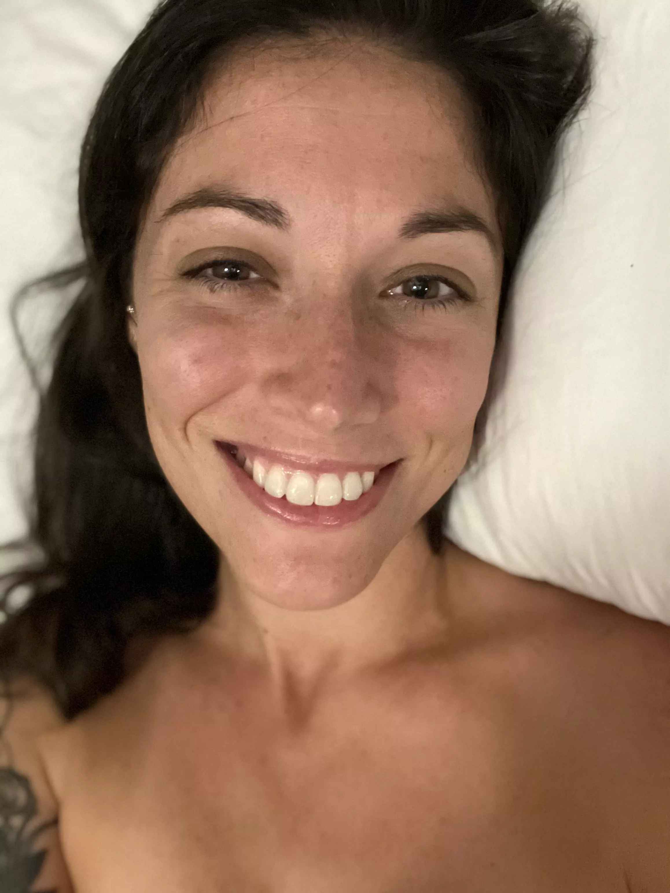 Join me and my Frex in bed😛