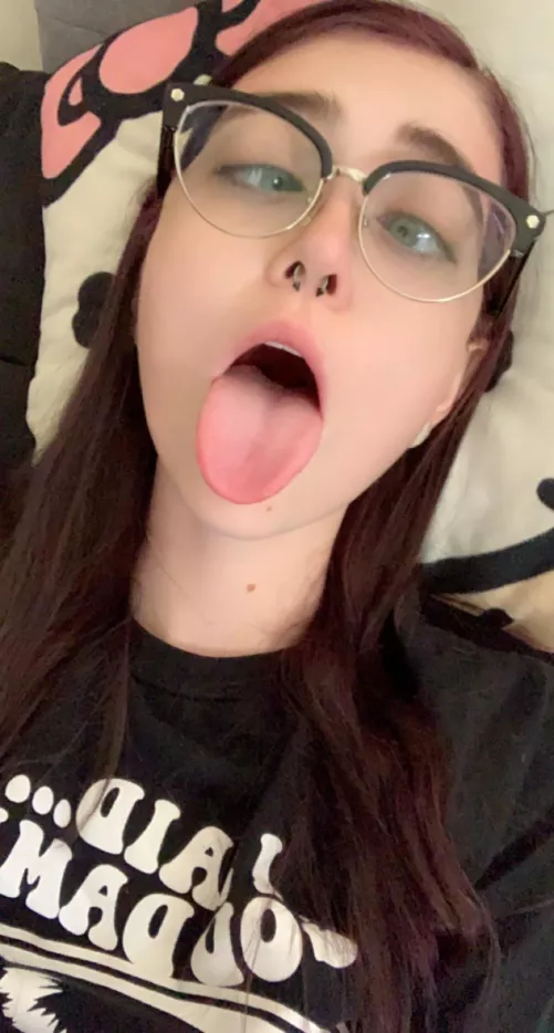 Just don’t get it on my glasses ok? 🤭🖤