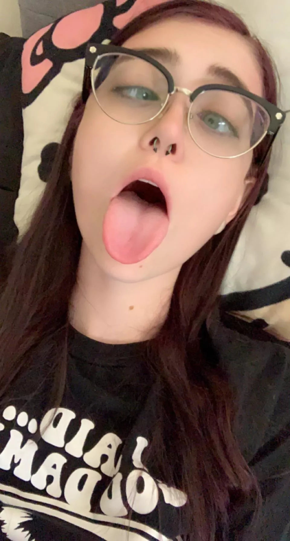 Just don’t get it on my glasses ok? 🤭🖤