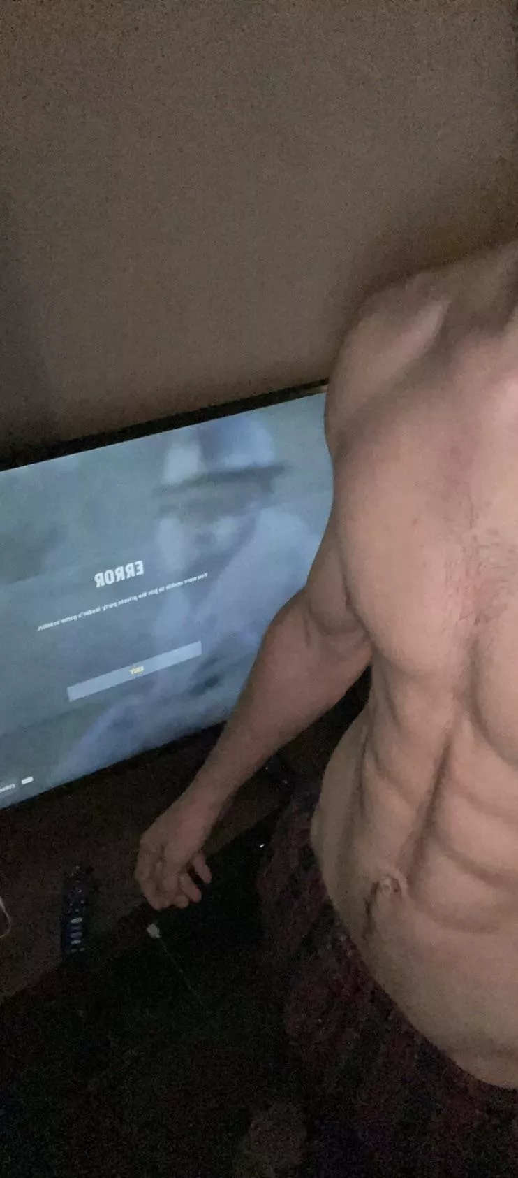 Lowkey love getting stoned before playing Call of Duty. 😏🌲(18 bicurious)