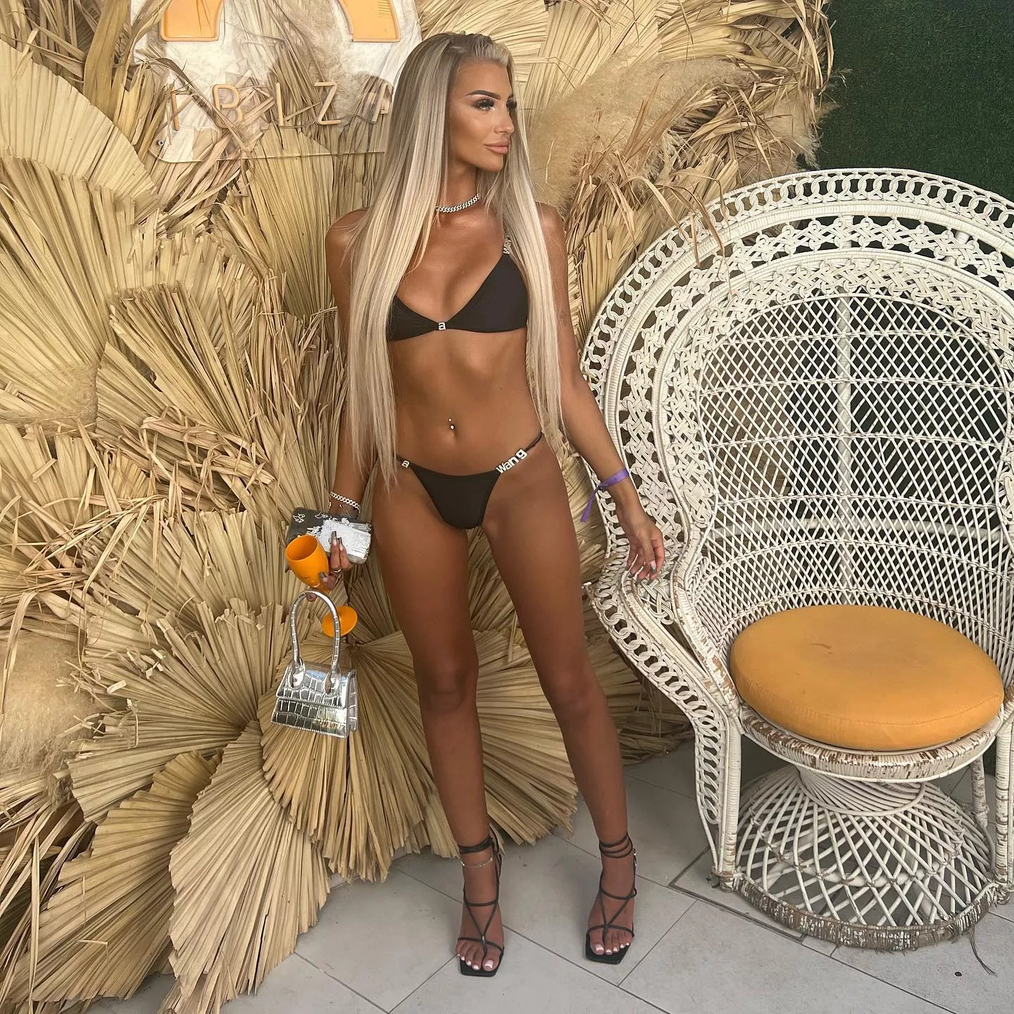 Megan (famous for fake tanning herself to look black 🤨)