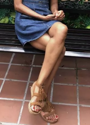 Pretty in public. (F)