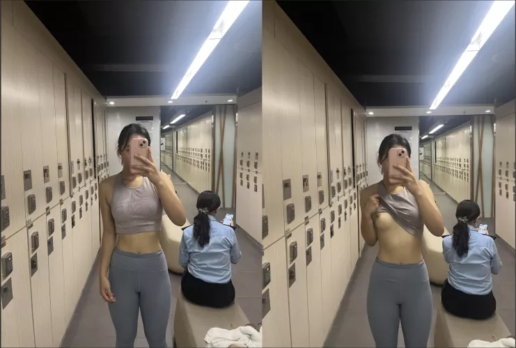 Shhhh... Don't tell the guard 🤫🤫