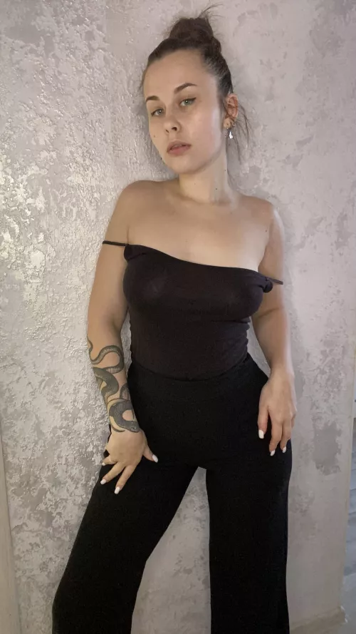 Upvote if you’re a little bitch who wants a task from me [domme]