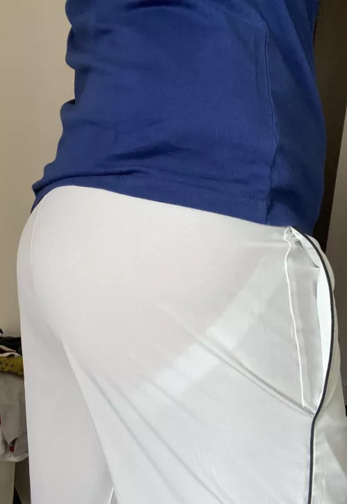 WFH today. Autumn is rapidly approaching here so maybe my last chance to wear my tennis shorts. After complaining yesterday that tennis players don’t wear jockstraps anymore, today I’m showing them the right way to wear tennis shorts.