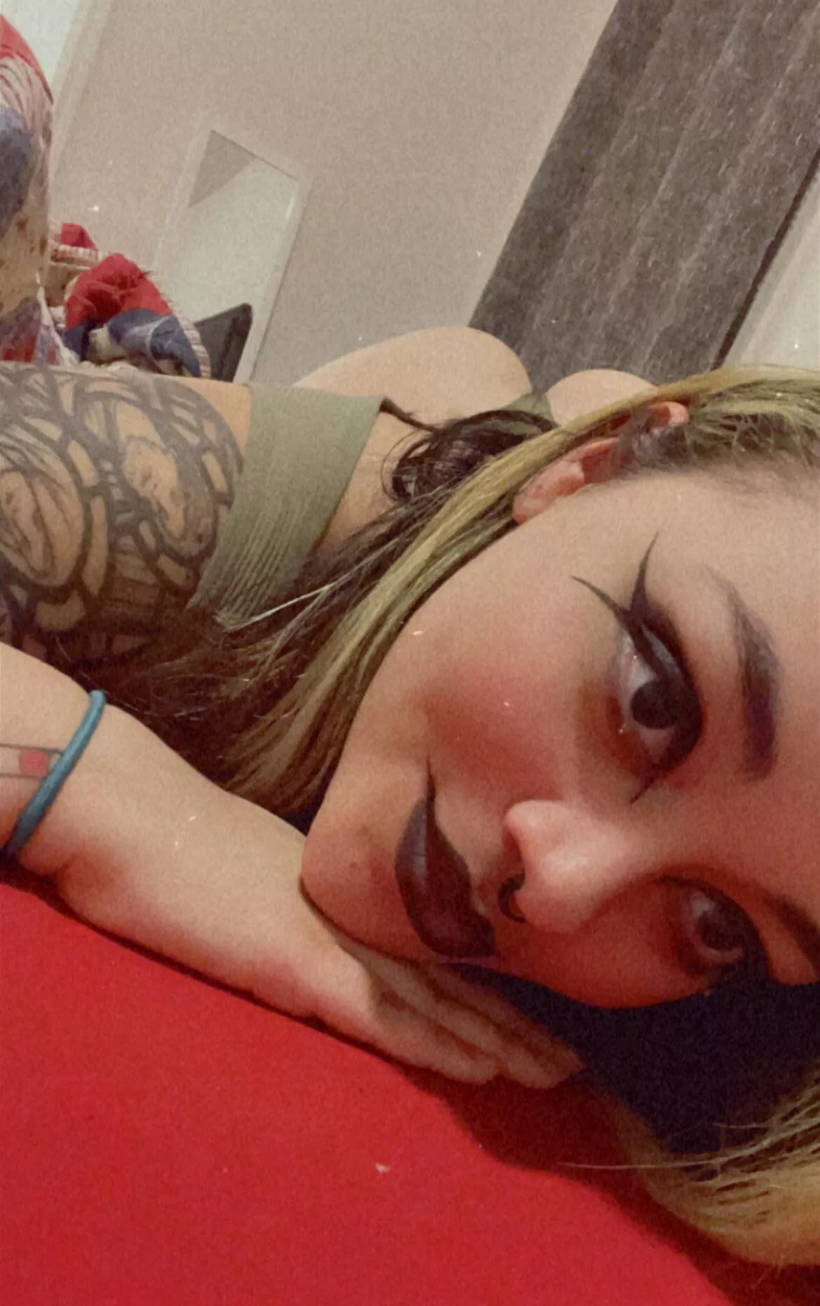 Your lil emo gf 🖤