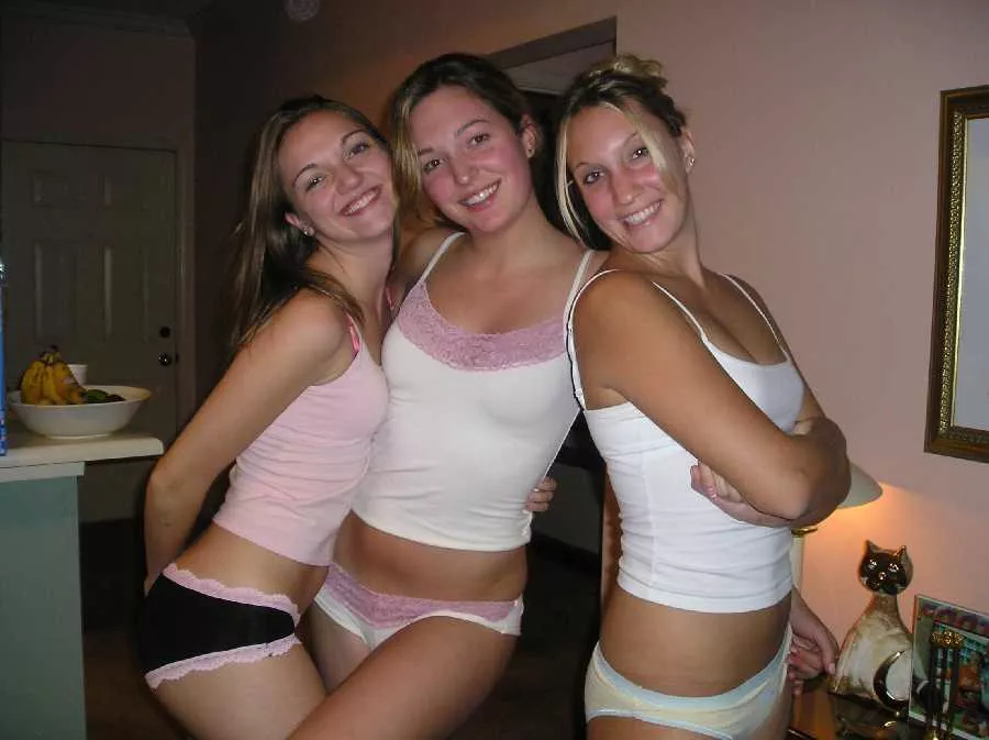 [3] Natural cuties, who's underwear are you peeling off?