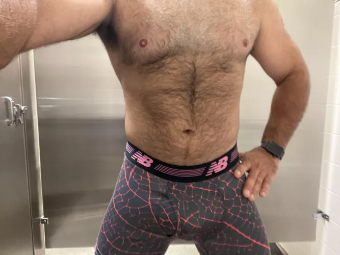 [40] Sneaky gym picture