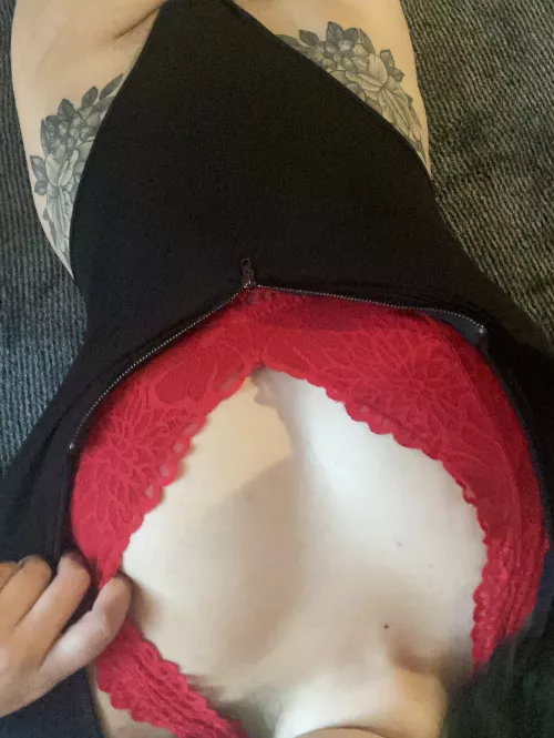 a lil peek of what's underneath ;)