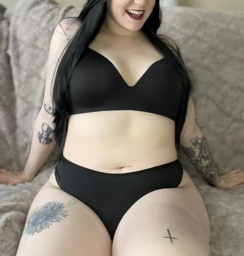 Always Online [domme] takes custom content orders & trains subs… dm for info