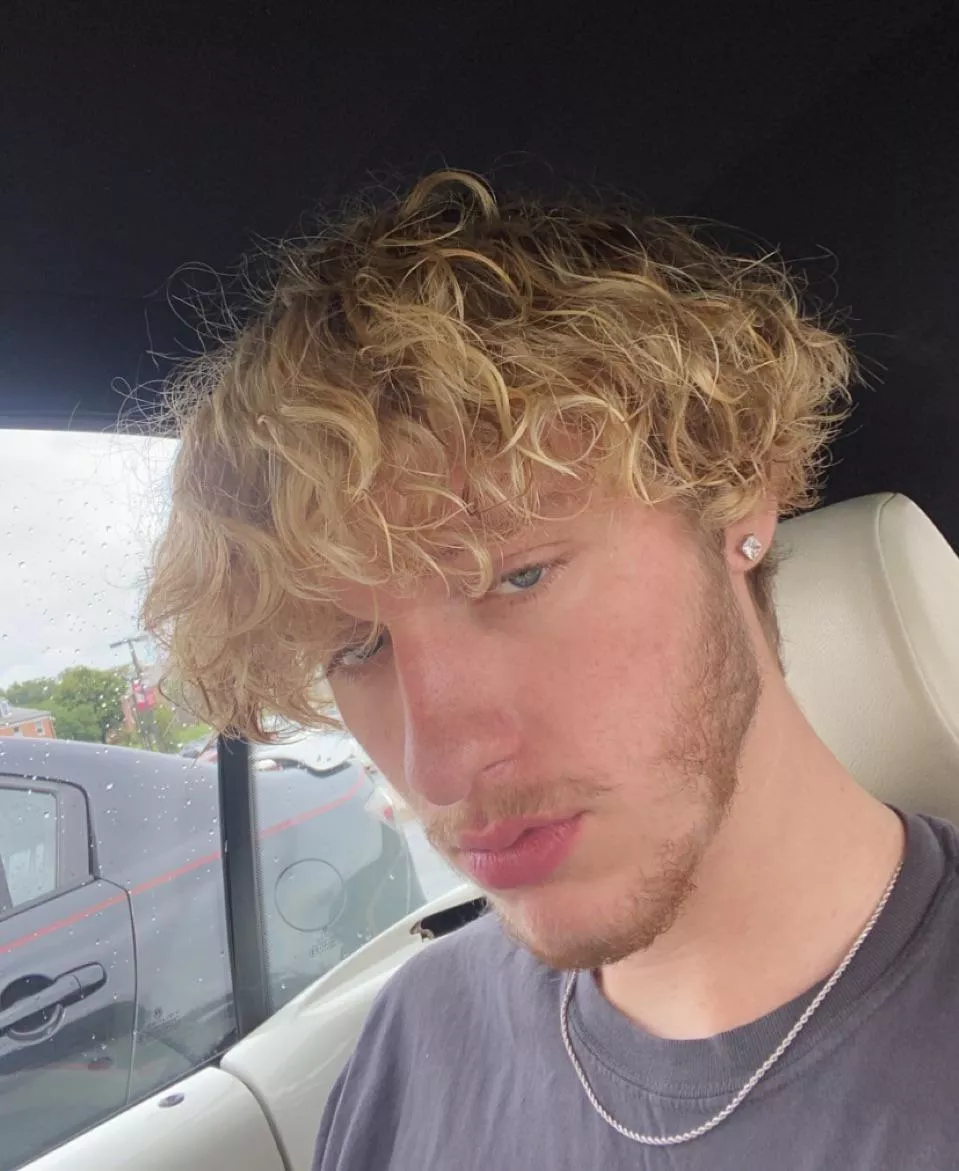 Any recommendations on where to meet other lgbt+ people in college?